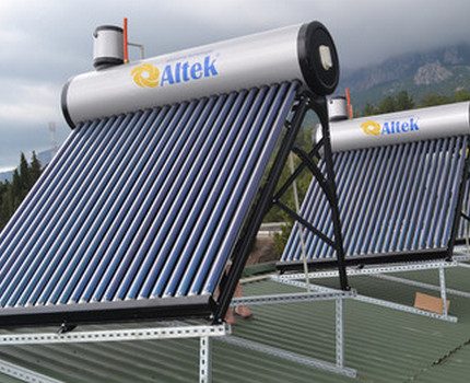 Solar collector and heat accumulator