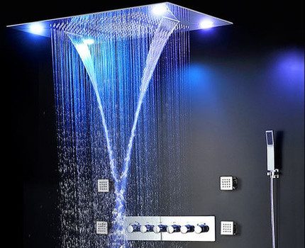 Moderne douche met thermostaatkraan