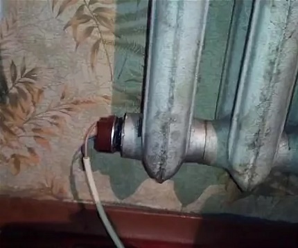 Cast radiator ng bakal na may built-in na electric heater