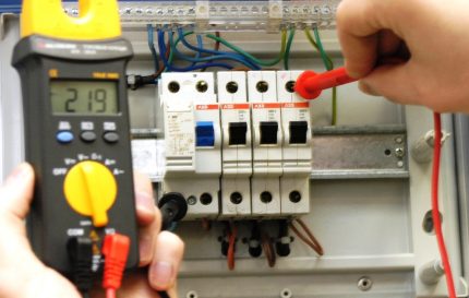 Mounting circuit breaker