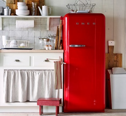 Geladeira estilo retro na cozinha