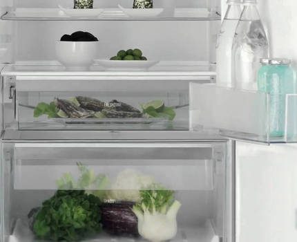 El interior del refrigerador Electrolux