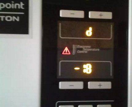 Pantalla de control del refrigerador Ariston