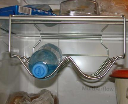 Mga istante ng bote sa refrigerator ng Bosch