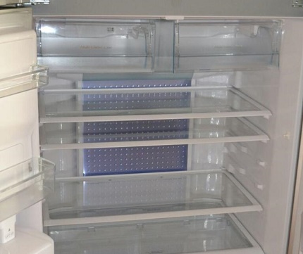 Refrigerator shelves