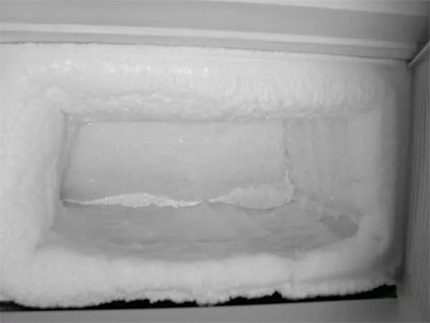 Ice sa compart ng freezer