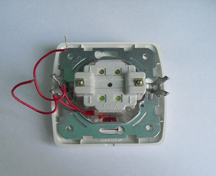 Interruptor LED com fios de luz de fundo abertos