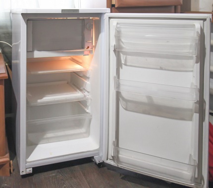 Pequeño refrigerador Saratov 452 (KSh-120)