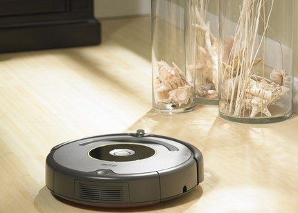 Robot vacuum cleaner Rumba 616 in motion