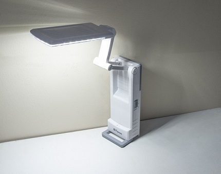 Llum de sobretaula independent LED de Feron