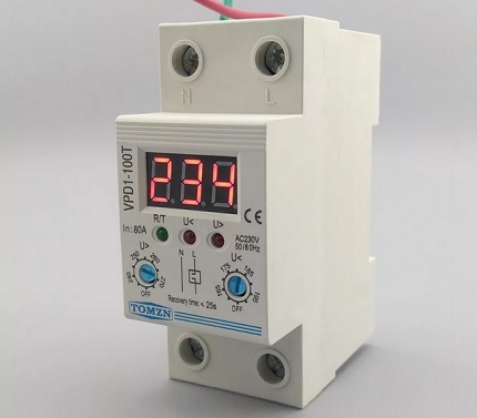 Motor phase control relay