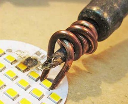 Reparation af DIY LED-lampe: årsagerne til sammenbrud, hvornår og hvordan du selv kan reparere den