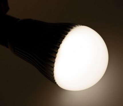 LED-lampe i arbeid