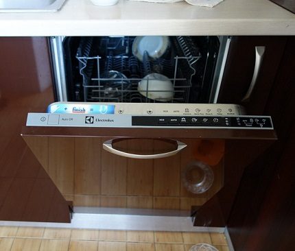 Máy rửa chén Electrolux