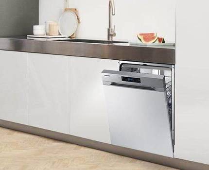 Ang built-in na modelo ng isang South Korean dishwasher