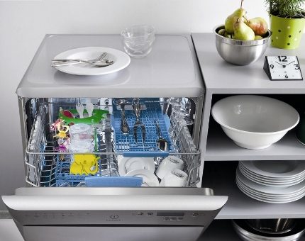 Sự xuất hiện của máy rửa chén Indesit