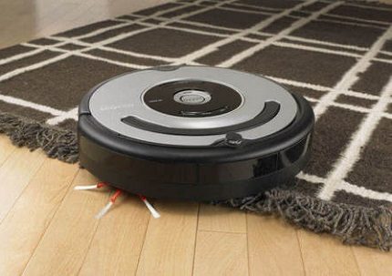 Robot nettoie le tapis