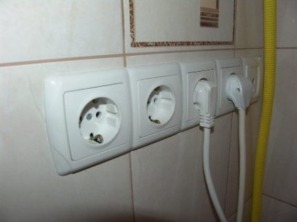 Wall outlet block