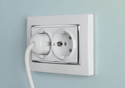 Dishwasher earthed outlet