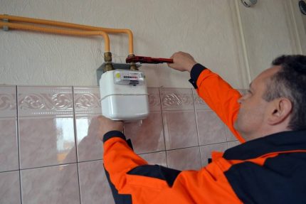 Technician mounts a gas meter