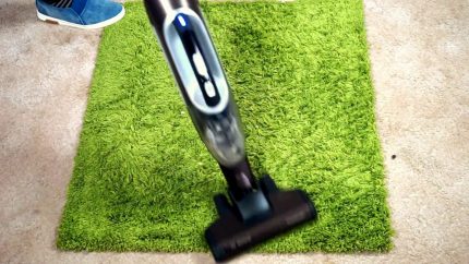 Nettoyage de tapis avec un aspirateur