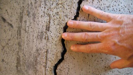 A crack in the well of rings