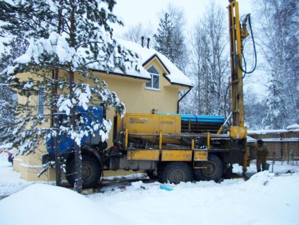 Borra en brunn på vintern