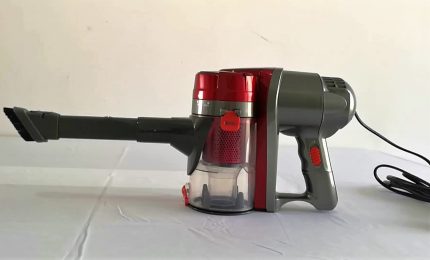 Aspirateur compact avec cordon d'alimentation