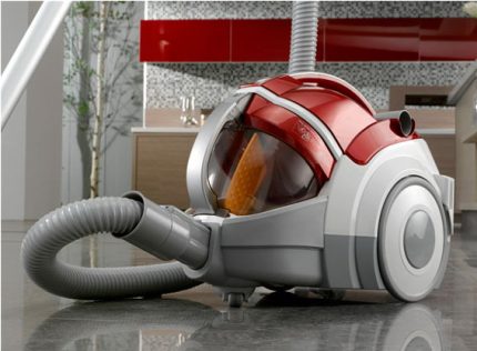 Aspirateur avec système de compresseur