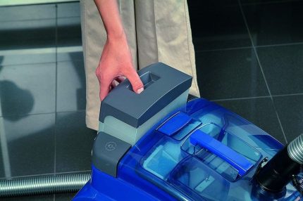 Vacuum cleaner with aquafilter