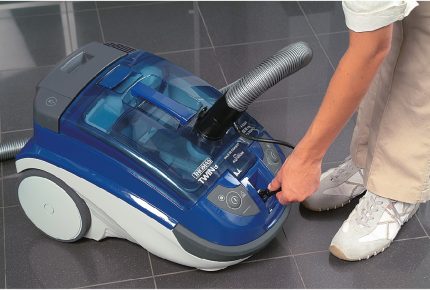 Aqua-filter washing vacuum cleaner