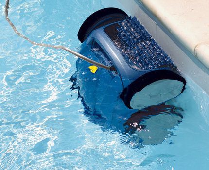 Aspirador robot per a la piscina