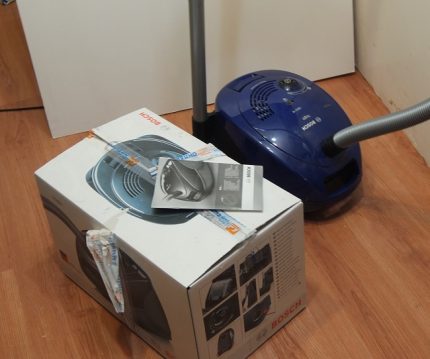 Ang vacuum cleaner na Bosch BSG 61800