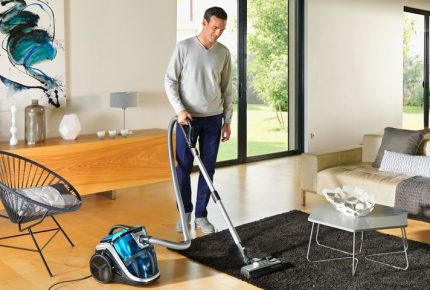 750 W Roventa Vacuum Cleaner