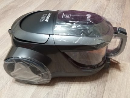 LG2000w Big Wheel Vacuum Cleaner