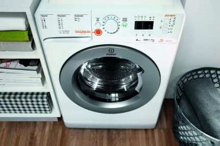 Máy từ Indesit