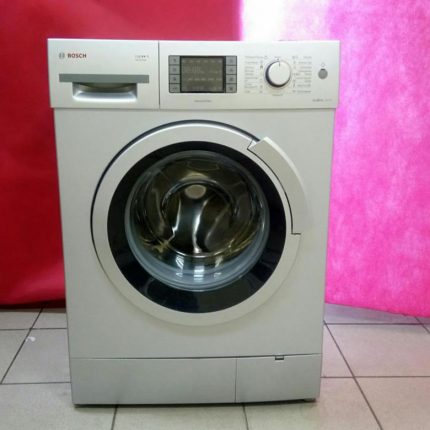 Ang washing machine ng isang sikat na tagagawa