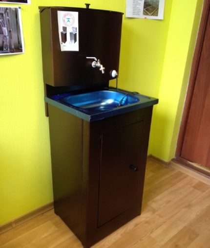 Heated washbasin for summer residence