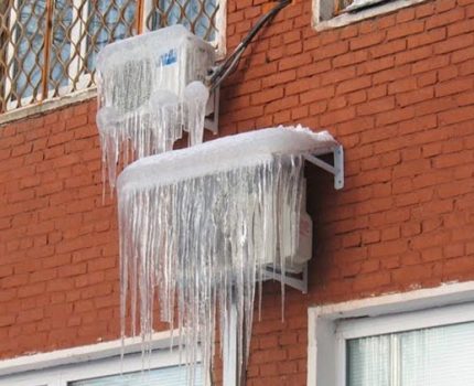 Corteza de hielo en el aire acondicionado