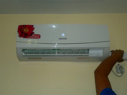 Naka-install na Centek air conditioner na panloob na yunit