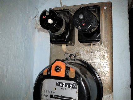 Outdated method of installing a meter in an apartment