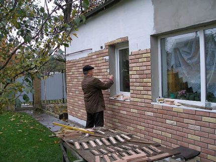 Installation of tiles