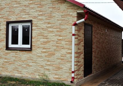 Facade cladding with basement siding