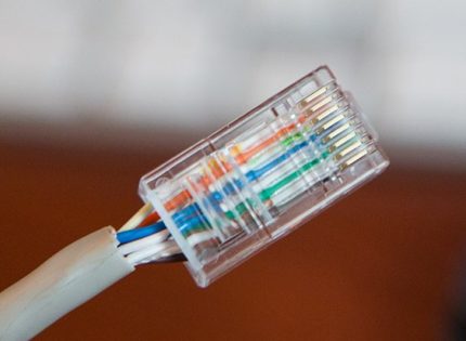 موصل RJ-45 مضغوط