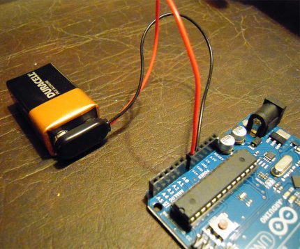 Arduino drevet af batteripakke