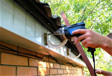 Mounting brackets to the cornice