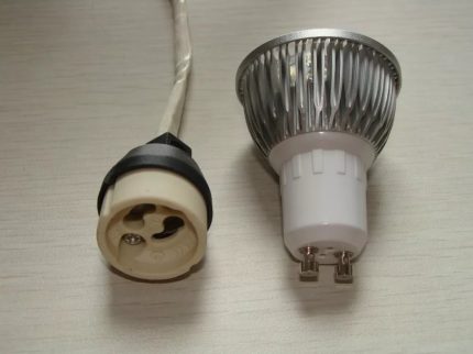 Lamps with GU10 socket and GZ10