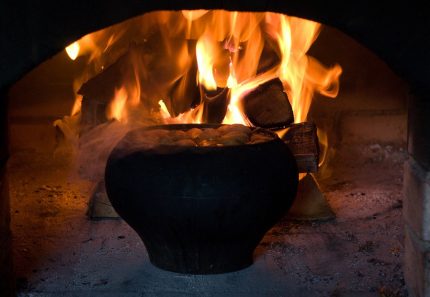 Panela em um fogão russo