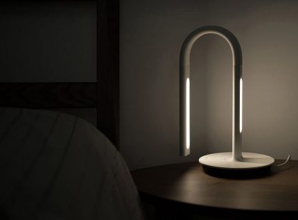 Flexible and smart table lamp