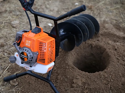 Motoborer zur Mechanisierung des manuellen Bohrens